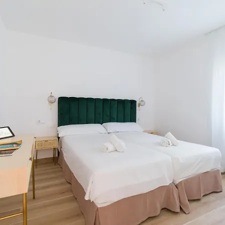 Homeforguest Moderno Con Piscina En