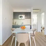 Homeforguest Moderno Con Piscina En Apartman