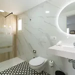 Homeforguest Moderno Con Piscina En