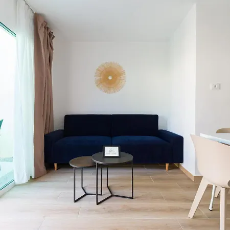 Appartamento Homeforguest Moderno Con Piscina En