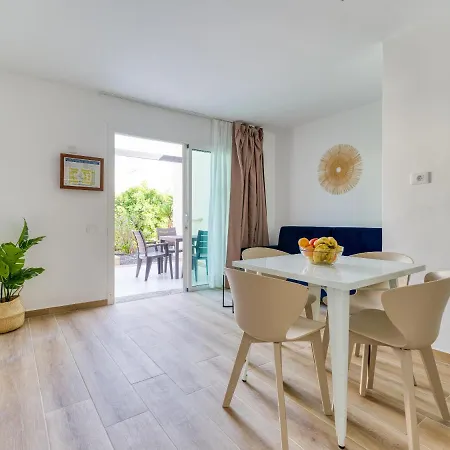 Homeforguest Moderno Con Piscina En Appartamento