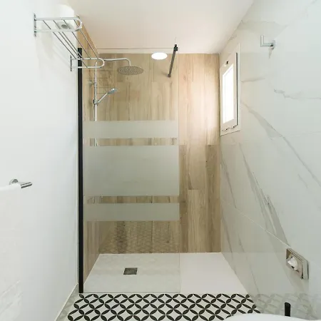 Homeforguest Moderno Con Piscina En Appartamento